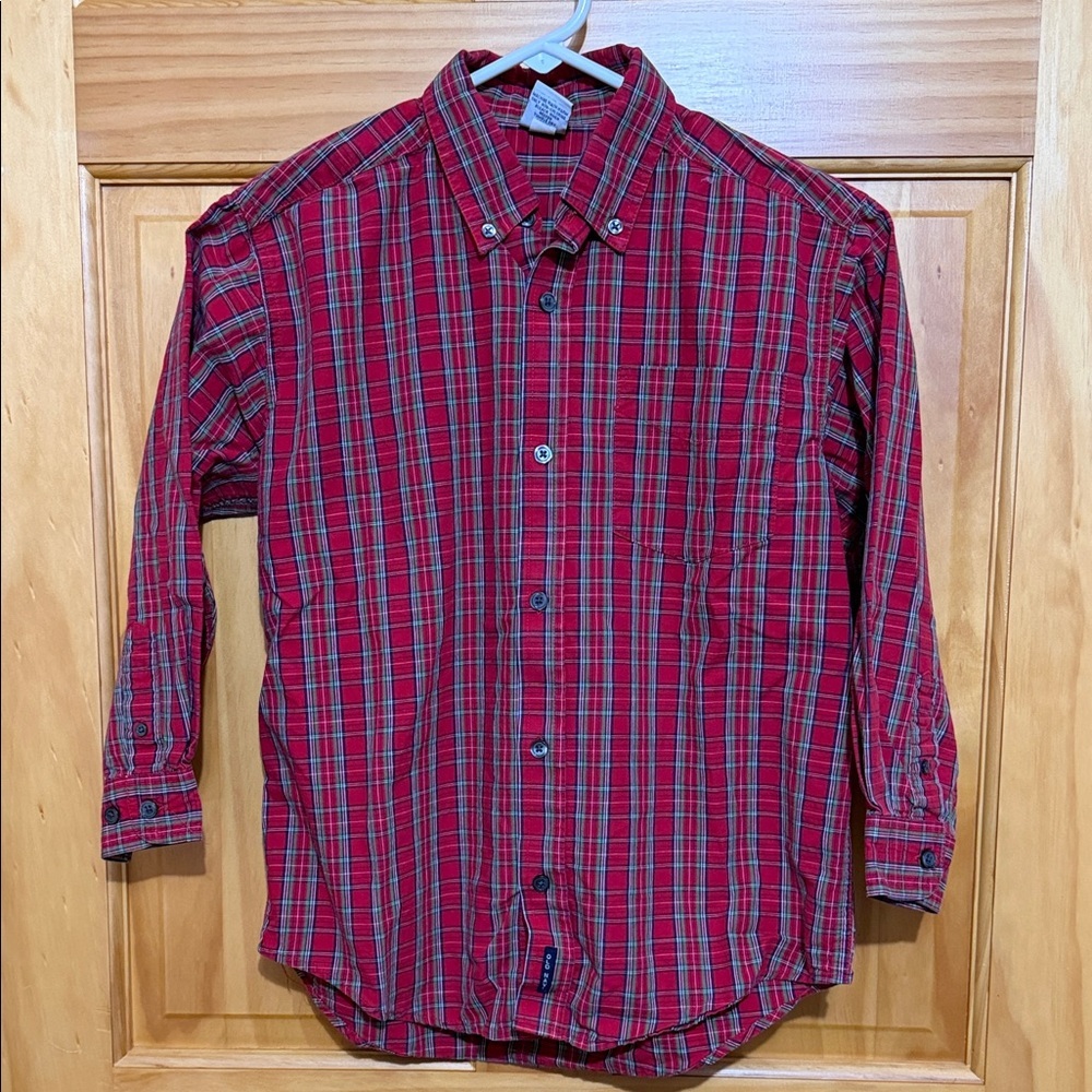 Old Navy Red and Green Plaid Boy’s Button Down Shirt, Size 8.